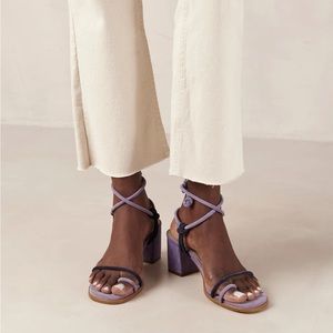 ALOHAS Grace Jasmine Navy NWOT